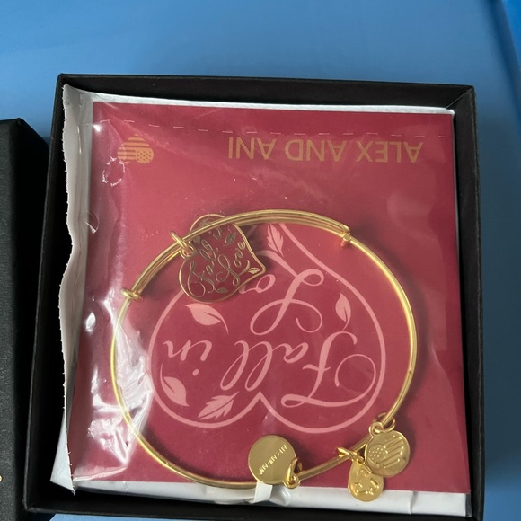 New Alex and Ani fall in love heart charm bangle bracelet gold - Picture 2 of 3